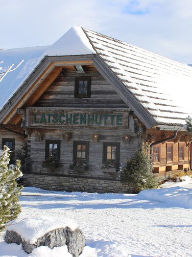 Winterliche Latschenhütte in der Oststeiermark | © Oststeiermark Tourismus