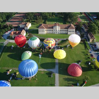 Heißluftballone beim Start in Schielleiten | ©  Oststeiermark Tourismus | Bernhard Bergmann
