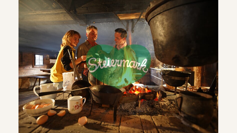 Frisch gemachte Speise über offenem Feuer | ©  Oststeiermark Tourismus | Bernhard Bergmann