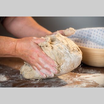Brotbacken im Naturpark Pöllauer Tal in der Oststeiermark | ©  Oststeiermark Tourismus | Retter GmbH