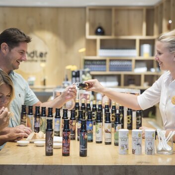 Tasting at the Fandler oil mill in the Pöllauer Tal Nature Park in Eastern Styria | ©  Oststeiermark Tourismus | Bernhard Bergmann