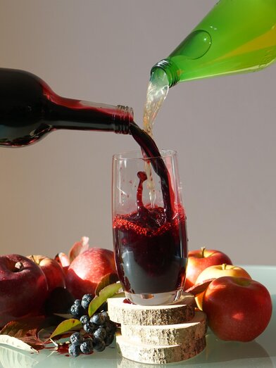 Direct chokeberry juice from Nickl's Aronia in the Almenland Nature Park | © Nickls Aronia | Anna Reith