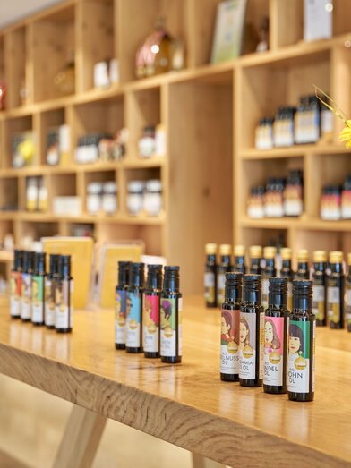 Tasting table at the Fandler oil mill | © Ölmühle Fandler | Markus Lang-Bichl