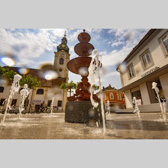 Brunnen am Hartberger Hauptplatz | ©  Oststeiermark Tourismus | Bernhard Bergmann