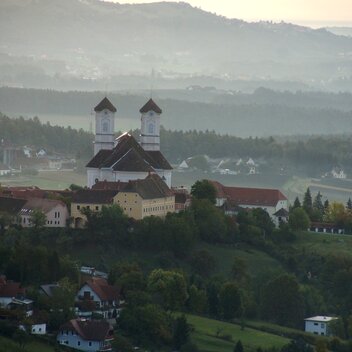 Basilica on the Weizberg in the fog in Eastern Styria | © TV Oststeiermark | Harald Polt