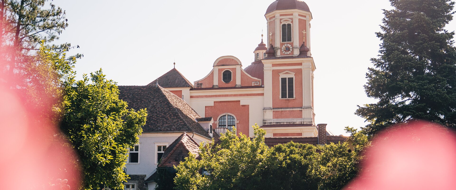Castle park and church in Pöllau in Eastern Styria | © Oststeiermark Tourismus | studio draussen
