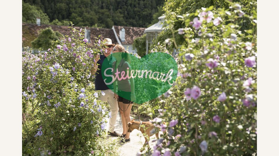 Im blühenden Park beim Schloss Herberstein in der Oststeiermark | Bernhard Bergmann | © Oststeiermark Tourismus, Bernhard Bergmann