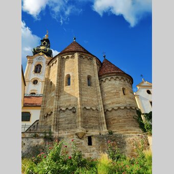 Kirche und Karner in der historischen Stadt Hartberg | ©  Oststeiermark Tourismus | Nicole Friesenbichler