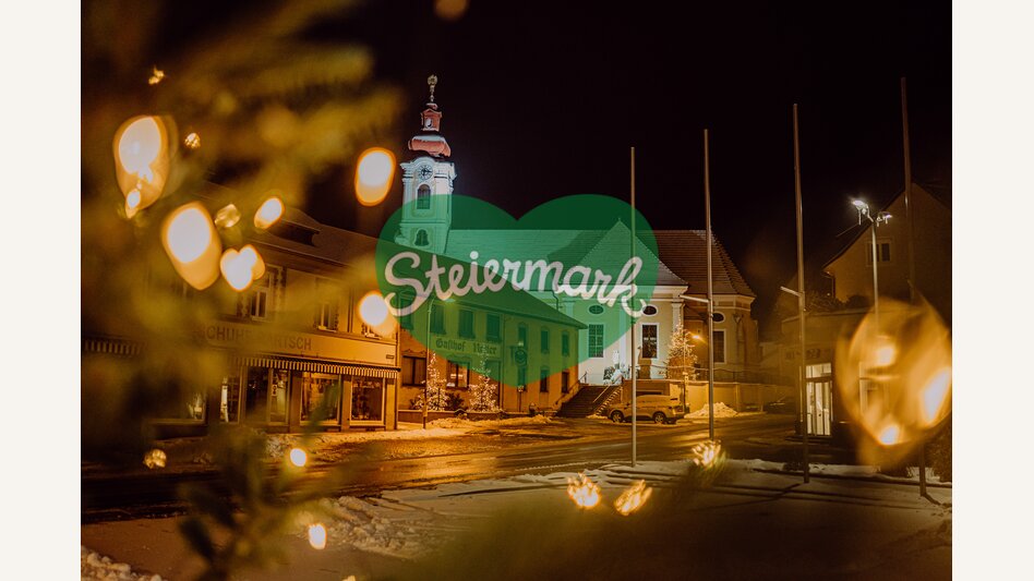 Pinggauer Pfarre im Winter am Abend | © Oststeiermark Tourismus | Florian Luckerbauer