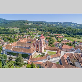 Luftaufnahme von der Pfarrkirche in Pöllau | ©  Oststeiermark Tourismus | Helmut Schweighofer