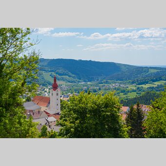 Stadtpfarrkirche im Sommer in Friedberg im Wechselland | ©  Oststeiermark Tourismus | Florian Luckerbauer
