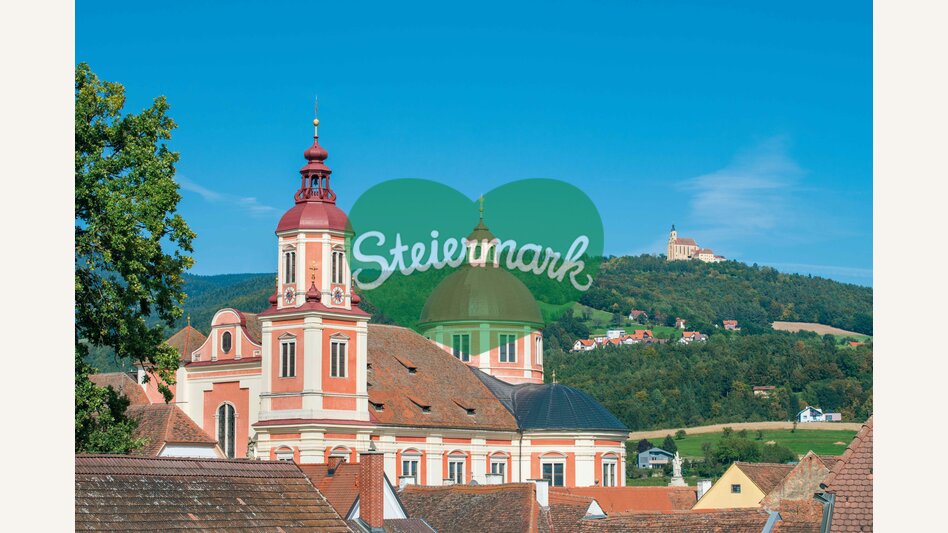 Schloss Pöllau mit Wallfahrtskirche Pöllauberg in der Oststeiermark | ©  Oststeiermark Tourismus | Helmut Schweighofer