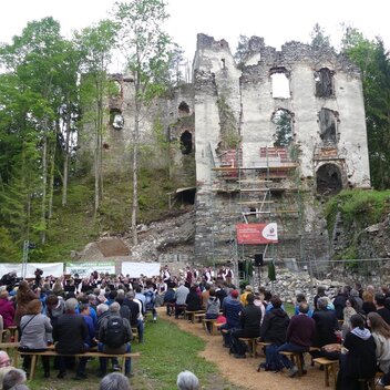 Konzert des Musikvereins Anger bei der Burgruine Waxenegg in der Oststeiermark | ©  Oststeiermark Tourismus | Anneliese Grabenhofer