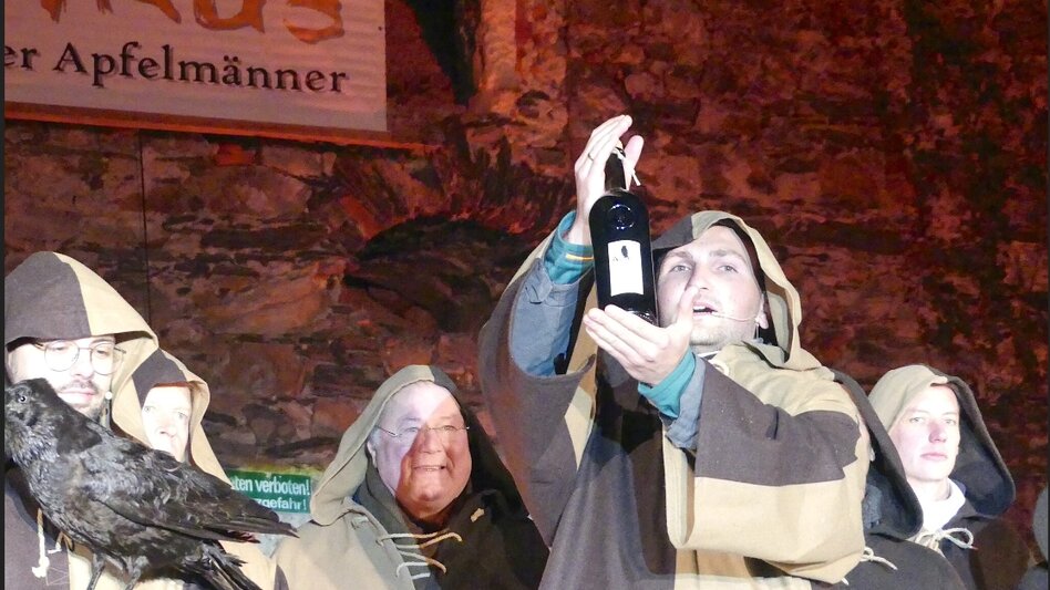 Abakuspräsentation auf der Ruine Waxenegg in der Oststeiermark | ©  Oststeiermark Tourismus | Anneliese Grabenhofer