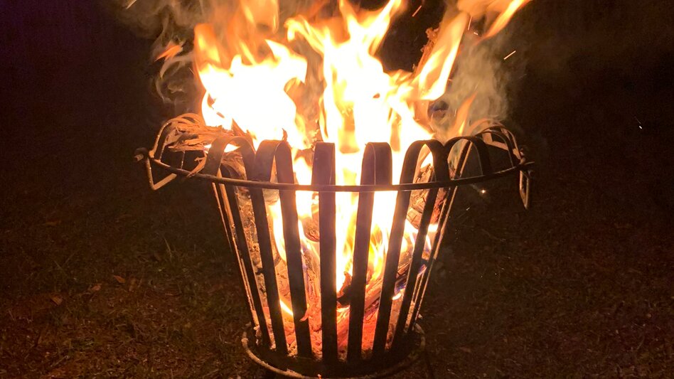 Feuerkorb bei der Abakuspräsentation 2023 auf der Ruine Waxenegg | © Oststeiermark Tourismus | Erich Brandl