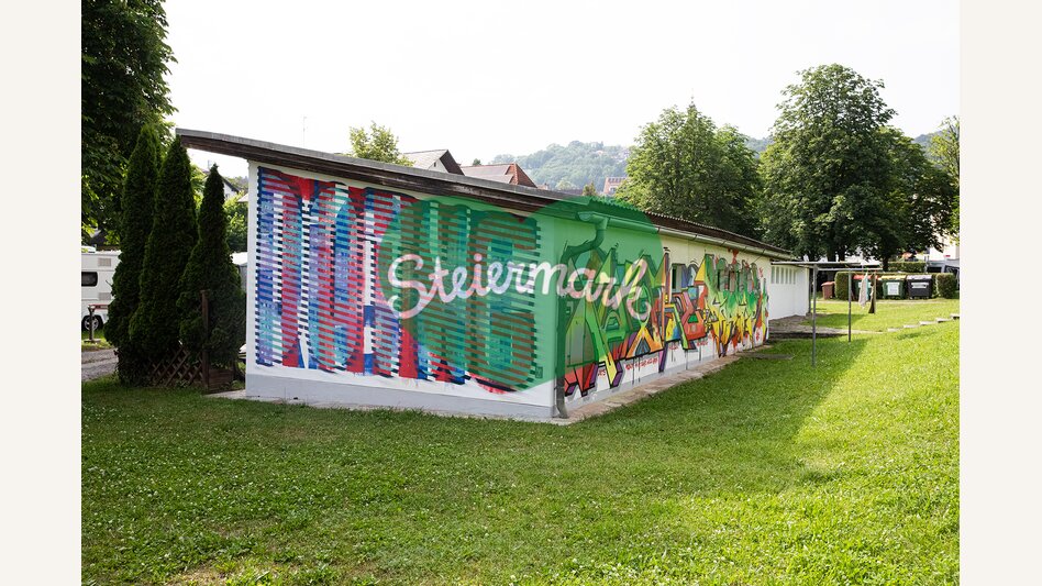 Spraykunstwerk von Rever, Quake und Fader in der Augasse 35 in Hartberg | © Oststeiermark Tourismus | Rabbit Eye Movement