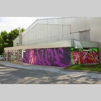 Spraykunstwerk von Phekt, Yanoe und Zoueh bei der Tennishalle in Hartberg | ©  Oststeiermark Tourismus | Christian Fischer
