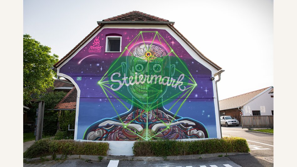 Spraykunstwerk von Nychos in der Josef-Hallamayr-Straße 36 in Hartberg | © Oststeiermark Tourismus | Rabbit Eye Movement