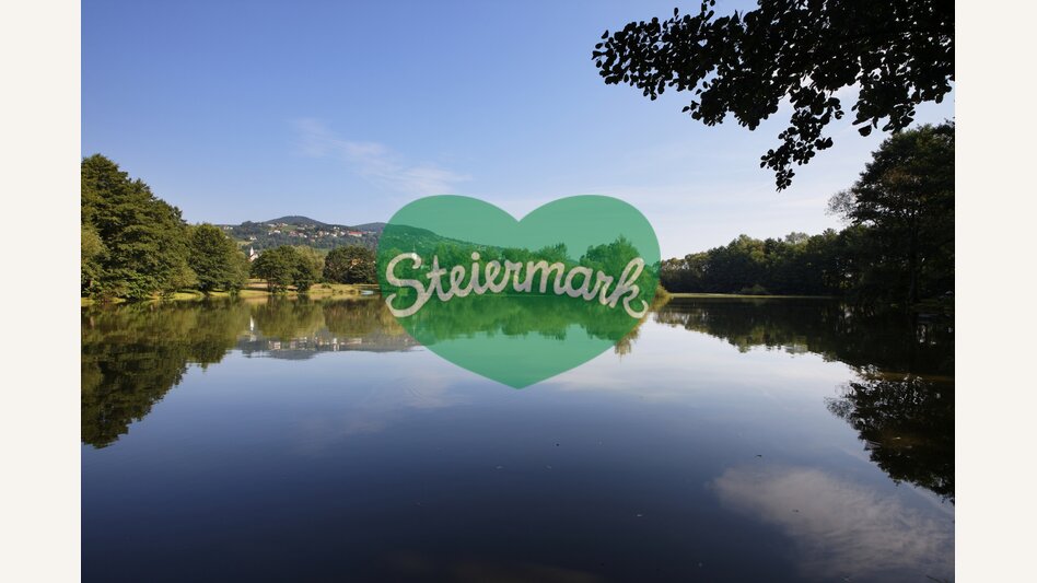 Gmoos Teich mit Blick auf Hartberger Ringkogel | ©  Oststeiermark Tourismus | Bernhard Bergmann