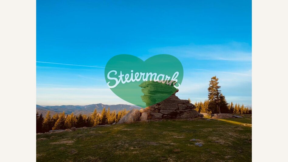 Kraftplatz Teufelstein im Herbst in den Fischbacher Alpen | ©  Oststeiermark Tourismus | Viktoria Köberl