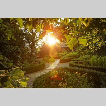 Abendstimmung im Kräutergarten am Weizberg | ©  Oststeiermark Tourismus | Bernhard Bergmann