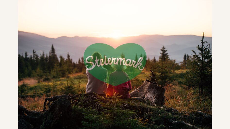 Kinder beobachten den Sonnenaufgang am Teufelstein | studio draussen | © Oststeiermark Tourismus, cmvisuals