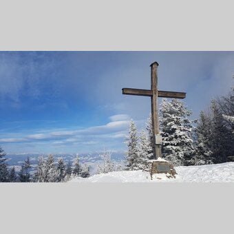 Aussicht vom Masenberger Gipfelkreuz im Pöllauer Tal | ©  Oststeiermark Tourismus |  Christine Schwetz