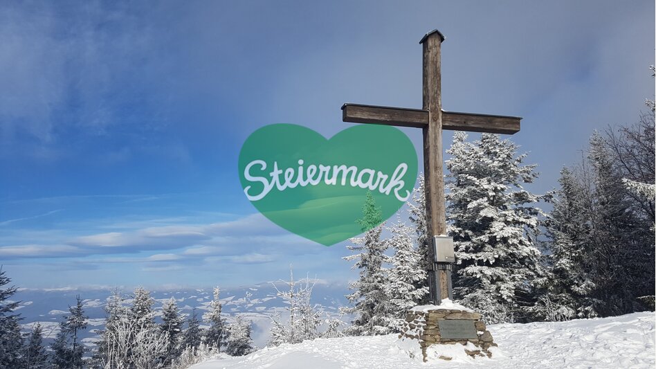 Aussicht vom Masenberger Gipfelkreuz im Pöllauer Tal | ©  Oststeiermark Tourismus |  Christine Schwetz