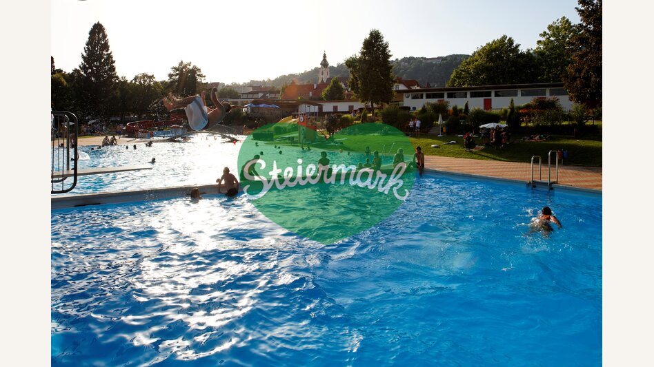 Sprung ins Wasser | ©  Oststeiermark Tourismus | Bernhard Bergmann