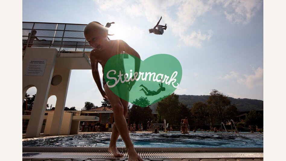Springturm und Kinder im Freibad von Weiz | ©  Oststeiermark Tourismus | Bernhard Bergmann
