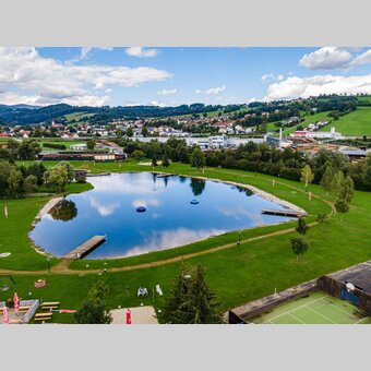 Luftaufnahme vom Badesee Friedberg | ©  Oststeiermark Tourismus | Leopold Bartsch, Marktgemeinde Pinggau
