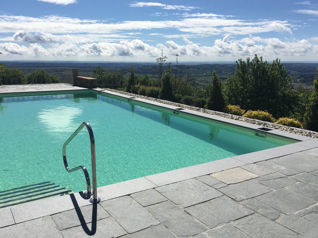 Pool with far view over the Hartbergerland | © TV Oststeiermark | Robert Schreiner
