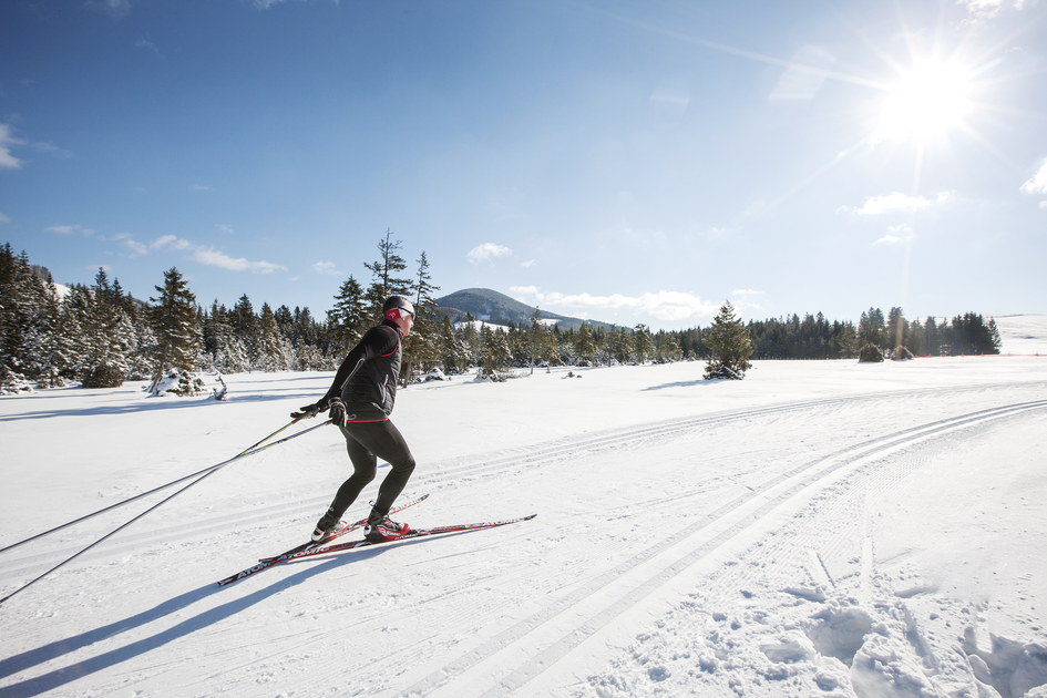 Man cross country skiing  | © TV Oststeiermark | Harald Eisenberger