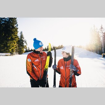 Pärchen beim Langlaufen auf der Jogllandloipe in der Oststeiermark | ©  Oststeiermark Tourismus | studio draussen