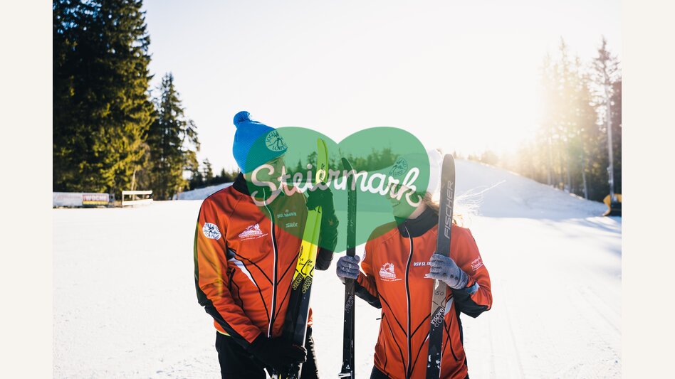 Pärchen beim Langlaufen auf der Jogllandloipe in der Oststeiermark | ©  Oststeiermark Tourismus | studio draussen