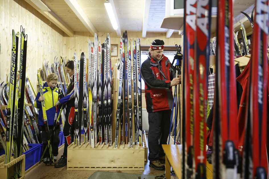 Cross-country ski rental at the Joglland cross-country ski run in Eastern Styria | © Gasthof Orthofer | Bernhard Bergmann