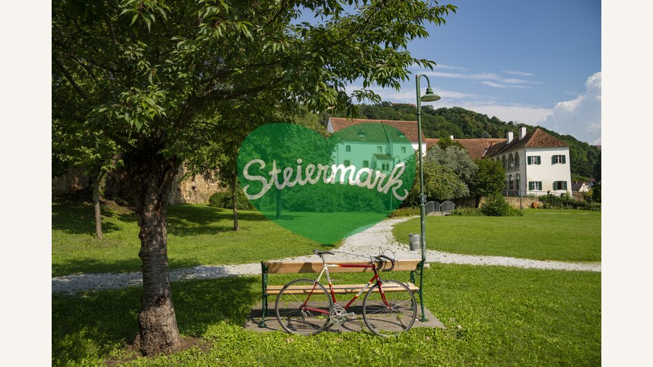 Rastplatz beim Radfahren im Schlosspark | ©  Oststeiermark Tourismus | Bernhard Bergmann