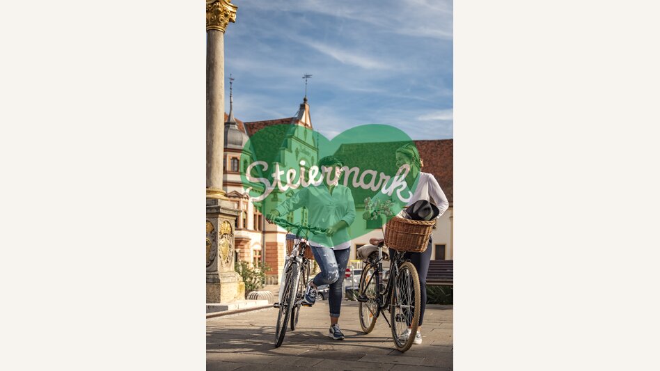 Radfahren am Hauptplatz Hartberg | © Oststeiermark Tourismus |  Bernhard Bergmann