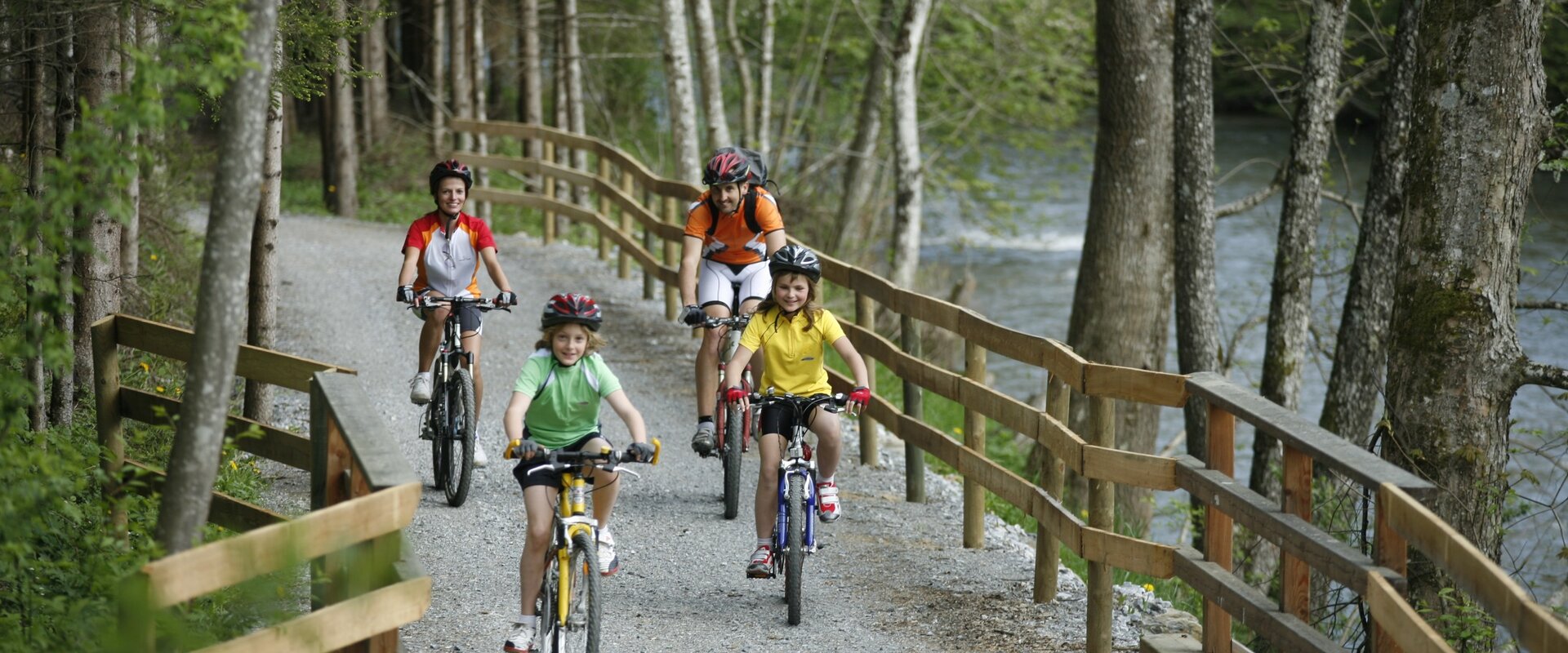Cycling with the family in the Feistritzklamm gorge in Eastern Styria | © TV Oststeiermark | Maria Rauchenberger