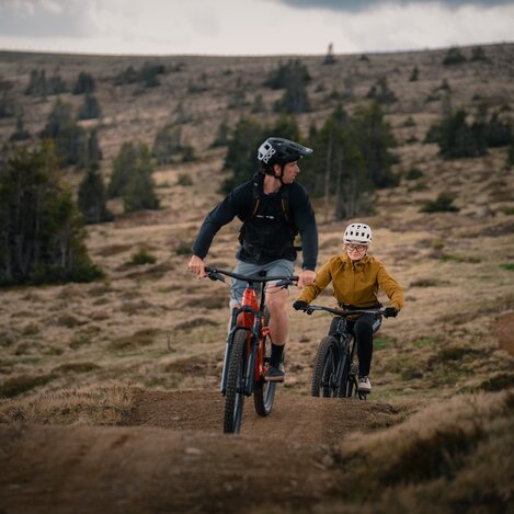 Mountain biking on the Styrian Wexl Trails in Eastern Styria | © Wexl Trails | Roastmedia