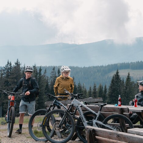Rest area at the Styrian Wexl Trails | © Wexl Trails | Roastmedia