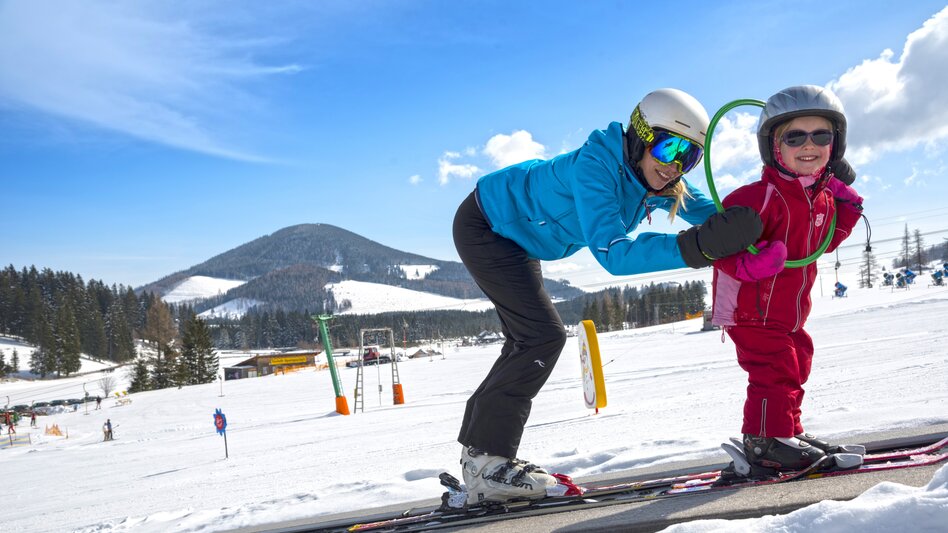 Skiing with the whole family at the Teichalm lifts in Eastern Styria | Bernhard Bergmann | © Oststeiermark Tourismus, Bernhard Bergmann