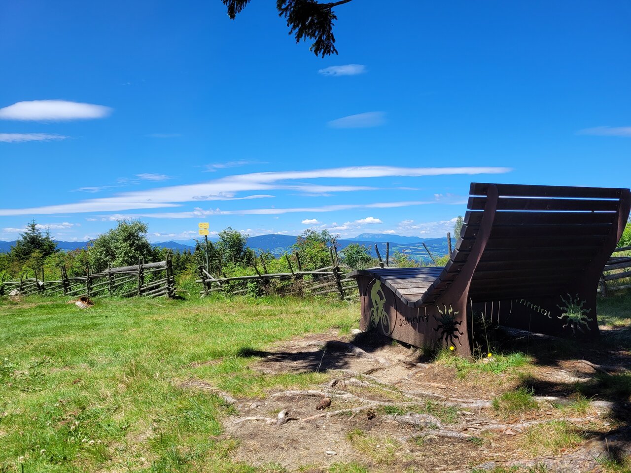 Rastplatz auf der Wildwiese in der Oststeiermark | © TV Oststeiermark | Sarah Schweiger