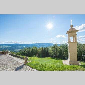 Aussichtspunkt bei der Wallfahrtskirche Pöllauberg in der Oststeiermark | ©  Oststeiermark Tourismus | Helmut Schweighhofer