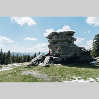 Rast beim Teufelstein in Fischbach | ©  Oststeiermark Tourismus | Line Sulzbacher