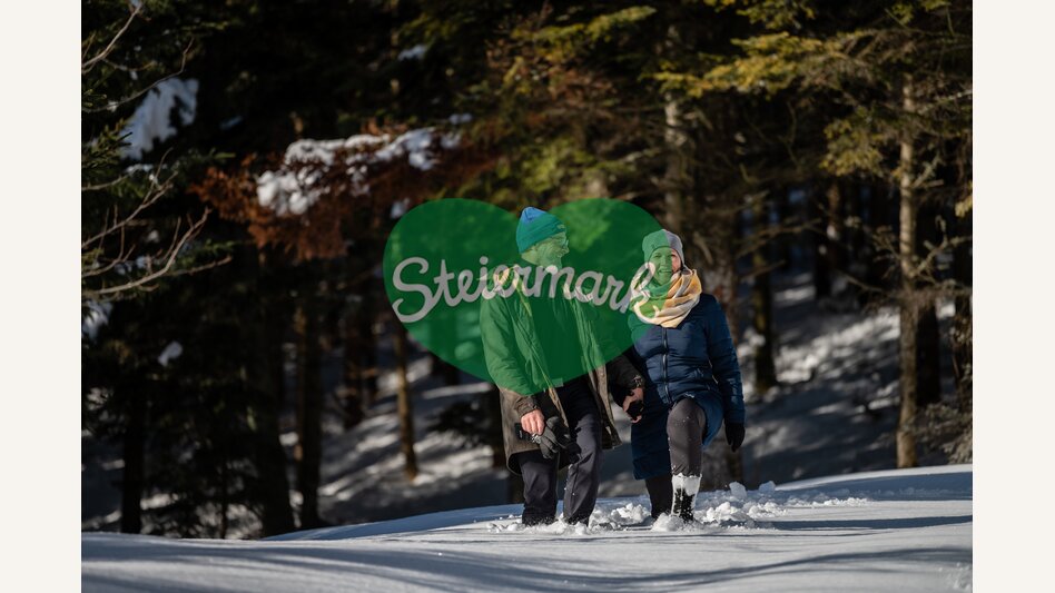 Pärchen bei Winterspaziergang | Klaus Ranger | © TV Oststeiermark / Klaus Ranger