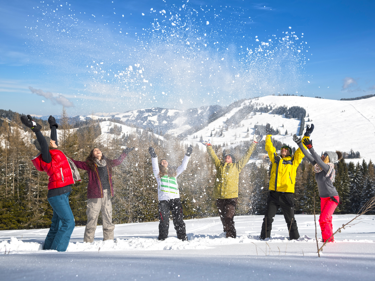 People in the snow in the Almenland Nature Park in Eastern Styria | ©  Oststeiermark Tourismus |  Bernhard Bergmann