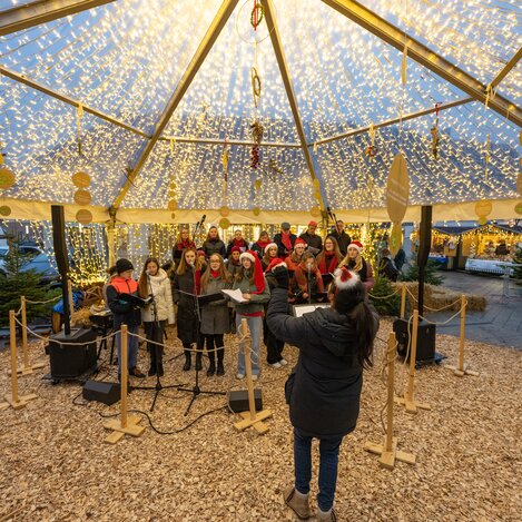 Lichterzelt beim Adventmarkt in Gleisdorf | © TV Oststeiermark | Rene Strasser