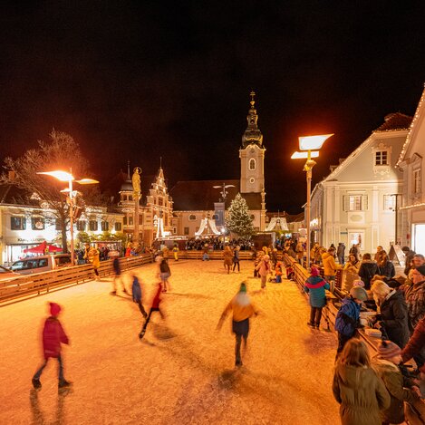Kinder am Eislaufplatz beim Hartberger Weihnachtszauber | © TV Oststeiermark | Rene Strasser