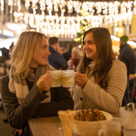Punsch und Glühwein bei der Weizer Weihnachtswelt | © TV Oststeiermark | Rene Strasser